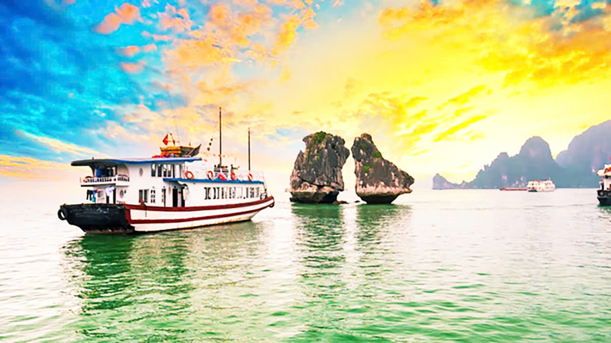 Tour Vịnh Hạ Long 4 tiếng bằng tàu 48 khách
